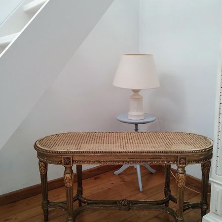 L Heure Bleue Bed and Breakfast Wezembeek-Oppem Exteriör bild
